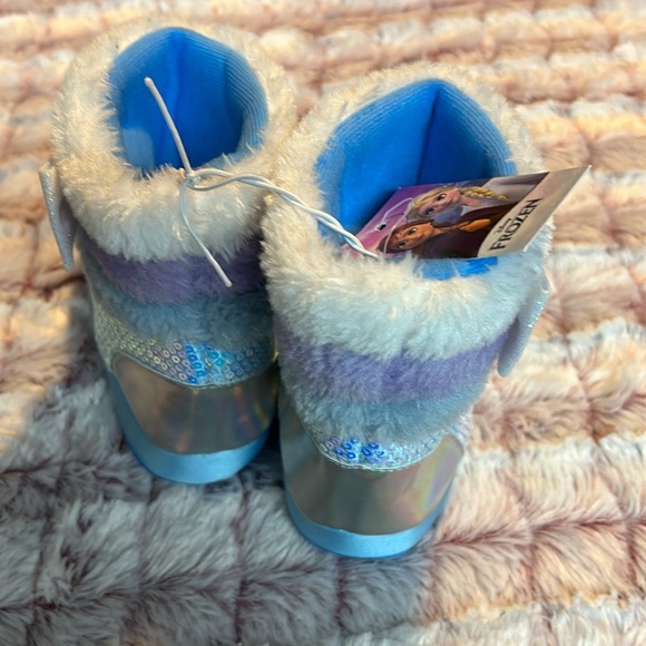 Disney Frozen slippers size 9-10 - Picture 3 of 5